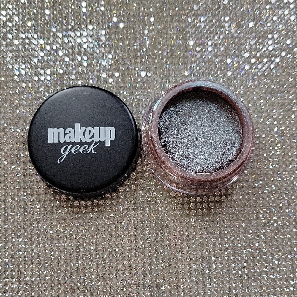 Makeup Geek INSOMNIA - Duochrome w/medium-dark brown base & teal/blue shift